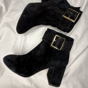 Louis et ce suede booties with gold buckle